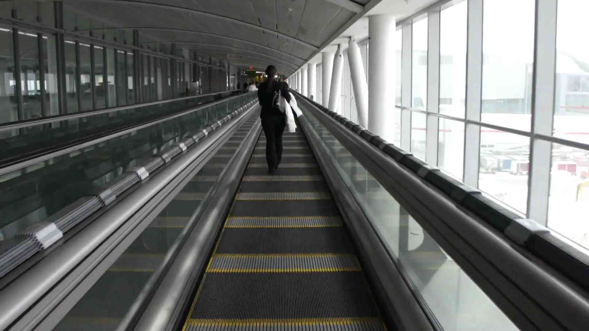 Moving-Walks9383