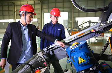 Professional team guarantees elevator quality