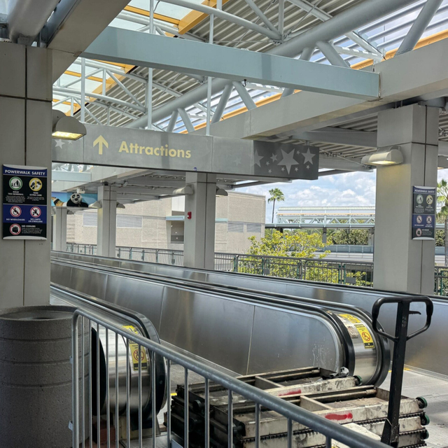 Outdoor Moving Walkway3