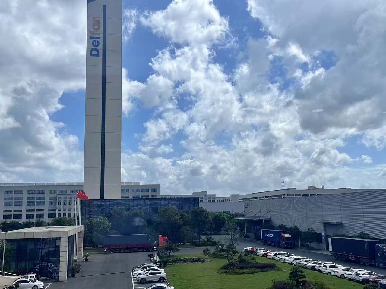 August 24th, 2026 Delfar Elevator Container Loading
